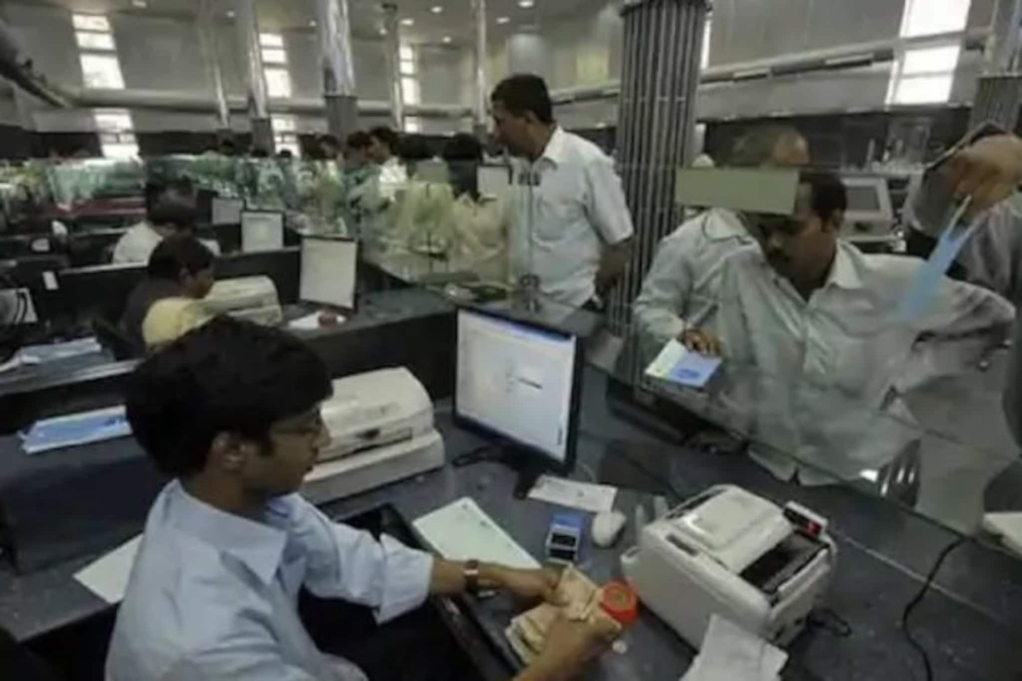 গ্রাহকদের জন্য স্কিম নিয়ে হাজির SBI, ICICI ও HDFC, মিলবে বাম্পার রিটার্ন