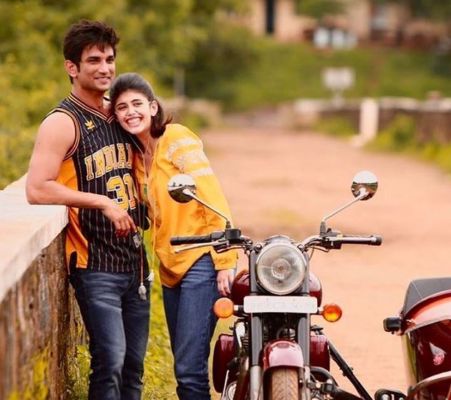 • আইএমডিবি-তে ঘন্টা তিনেকের মধ্যেই ‘দিল বেচারা’ রেটিং পেয়েছে ১০ এর মধ্যে ৯.৯ অর্থাৎ প্রায় পুরো নম্বর। • আইএমডিবি-তে ঘন্টা তিনেকের মধ্যেই ‘দিল বেচারা’ রেটিং পেয়েছে ১০ এর মধ্যে ৯.৯ অর্থাৎ প্রায় পুরো নম্বর।