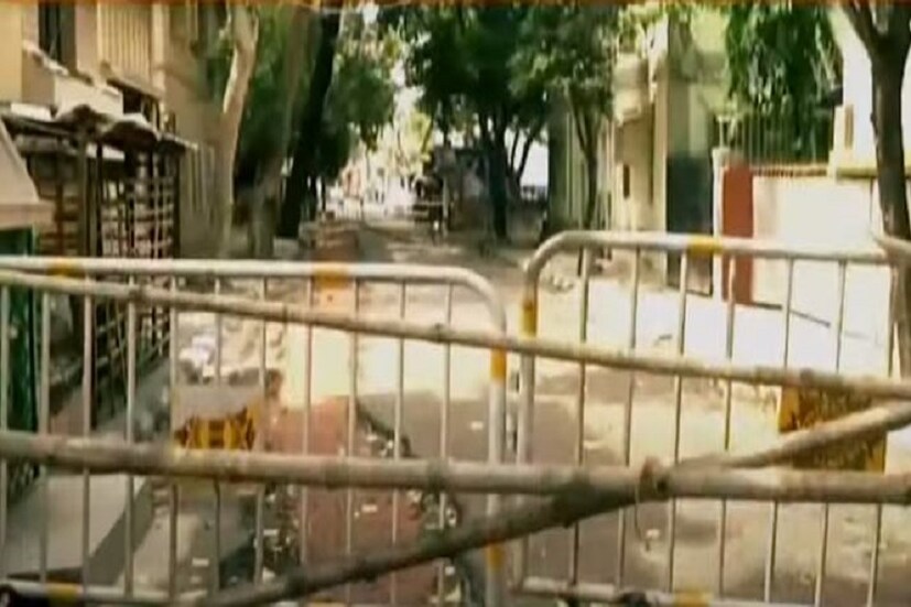 সবথেকে বেশি কন্টেইনমেন্ট জোন রয়েছে তিন নম্বর বরোতে। সেখানে কন্টেইনমেন্ট জোনের সংখ্যা ১৩টি। ১২ নম্বর বরোতে কন্টেইনমেন্ট জোন রয়েছে ১০টি। ৯ নম্বর বরোতে কন্টেইনমেন্ট জন রয়েছে ৬টি। 8 নম্বর বরোতে ৪টি। ১৩ নম্বর বরোতে দুটি। ১০ ও ১৬ নম্বর বরোতে রয়েছে একটি করে কন্টেইনমেন্ট জোন। ১, ২, ৪, ৫, ৬, ৭, ১১ ,১৪ ও ১৫ এই নটি বরোতে কোন কন্টেইনমেন্ট জোন নেই।