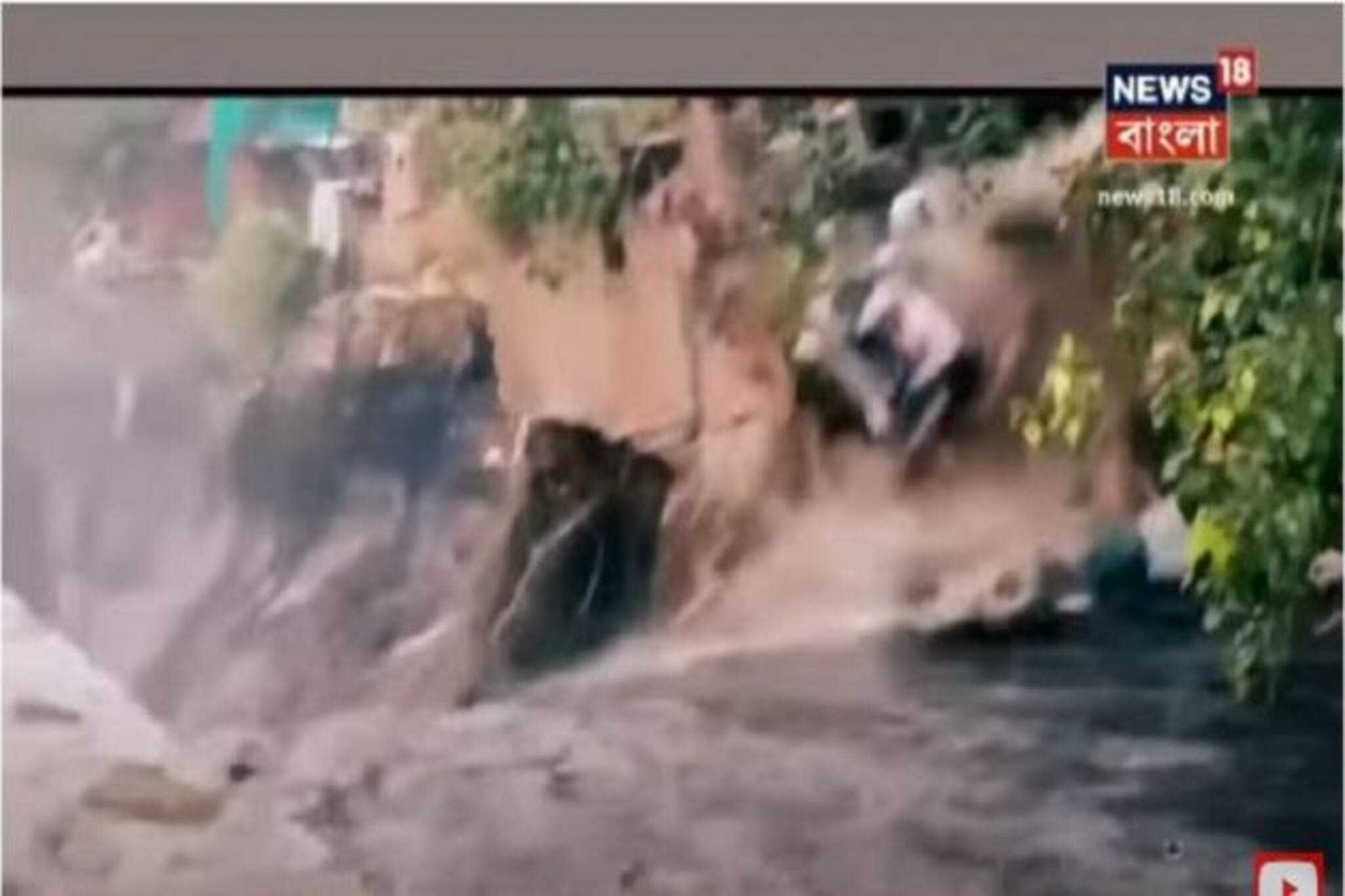 রবিবার বৃষ্টিতে তছনছ দিল্লি, ভাঙল দোতলা বাড়ি, তড়িতাদহ হয়ে মৃত ২