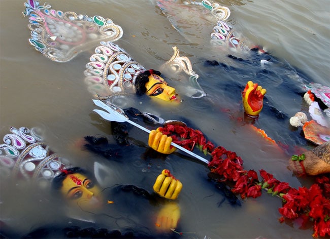 করোনা অতিমারির কথা মাথায় রেখে এবার দুর্গা পুজোর কোনও কার্নিভাল হবে না৷ একই ভাবে কোনও পুজো মণ্ডপ চত্বরে মেলা বা ওই ধরনের কোনও আয়োজন করা যাবে না৷প্রতীকী ছবি করোনা অতিমারির কথা মাথায় রেখে এবার দুর্গা পুজোর কোনও কার্নিভাল হবে না৷ একই ভাবে কোনও পুজো মণ্ডপ চত্বরে মেলা বা ওই ধরনের কোনও আয়োজন করা যাবে না৷প্রতীকী ছবি