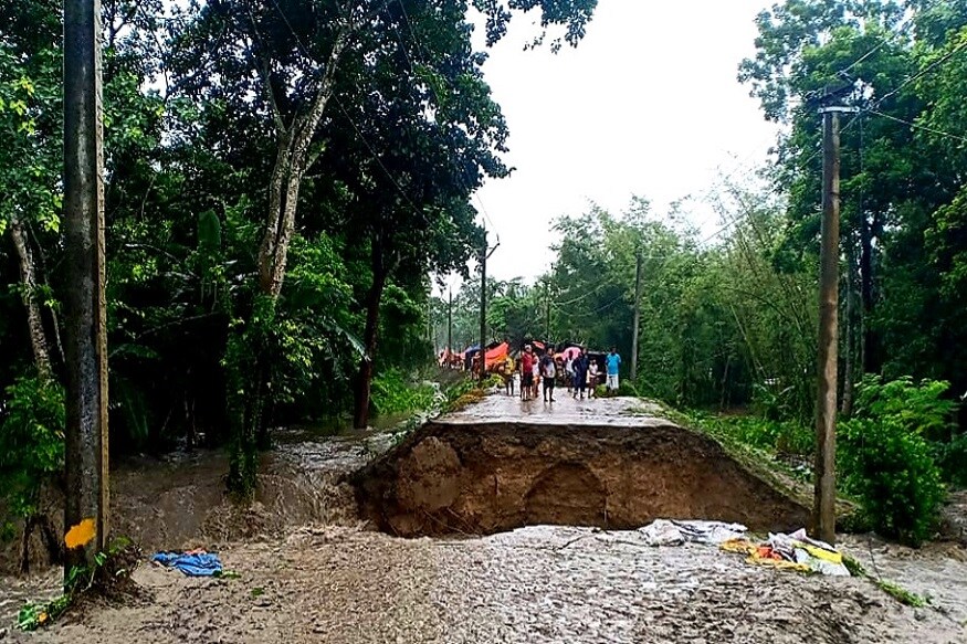 সবচেয়ে খারাপ পরিস্থিতি বরপেটায়৷ সেখানে ৫.৪৪ হাজার মানুষ বন্যা কবলিত৷ তারপরেই রয়েছে দক্ষিণ সালমারা ও ধেমাজি৷ Photo: News18 সবচেয়ে খারাপ পরিস্থিতি বরপেটায়৷ সেখানে ৫.৪৪ হাজার মানুষ বন্যা কবলিত৷ তারপরেই রয়েছে দক্ষিণ সালমারা ও ধেমাজি৷ Photo: News18
