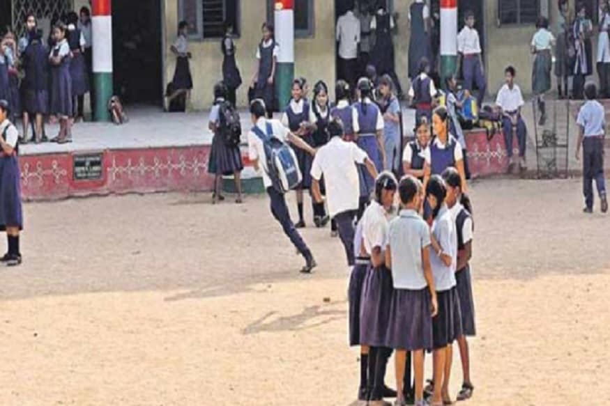 স্কুল, কলেজ ও অন্যান্য শিক্ষা প্রতিষ্ঠান কি খুলছে? না৷ ৩১ অগাস্ট পর্যন্ত বন্ধই থাকবে স্কুল, কলেজ-সহ সব শিক্ষা প্রতিষ্ঠান৷ আমি কি কাজে যেতে পারব? কন্টেইনমেন্ট জোনের বাইরে থাকা বেসরকারি অফিস চালানো যাবে৷ স্কুল, কলেজ ও অন্যান্য শিক্ষা প্রতিষ্ঠান কি খুলছে? না৷ ৩১ অগাস্ট পর্যন্ত বন্ধই থাকবে স্কুল, কলেজ-সহ সব শিক্ষা প্রতিষ্ঠান৷ আমি কি কাজে যেতে পারব? কন্টেইনমেন্ট জোনের বাইরে থাকা বেসরকারি অফিস চালানো যাবে৷