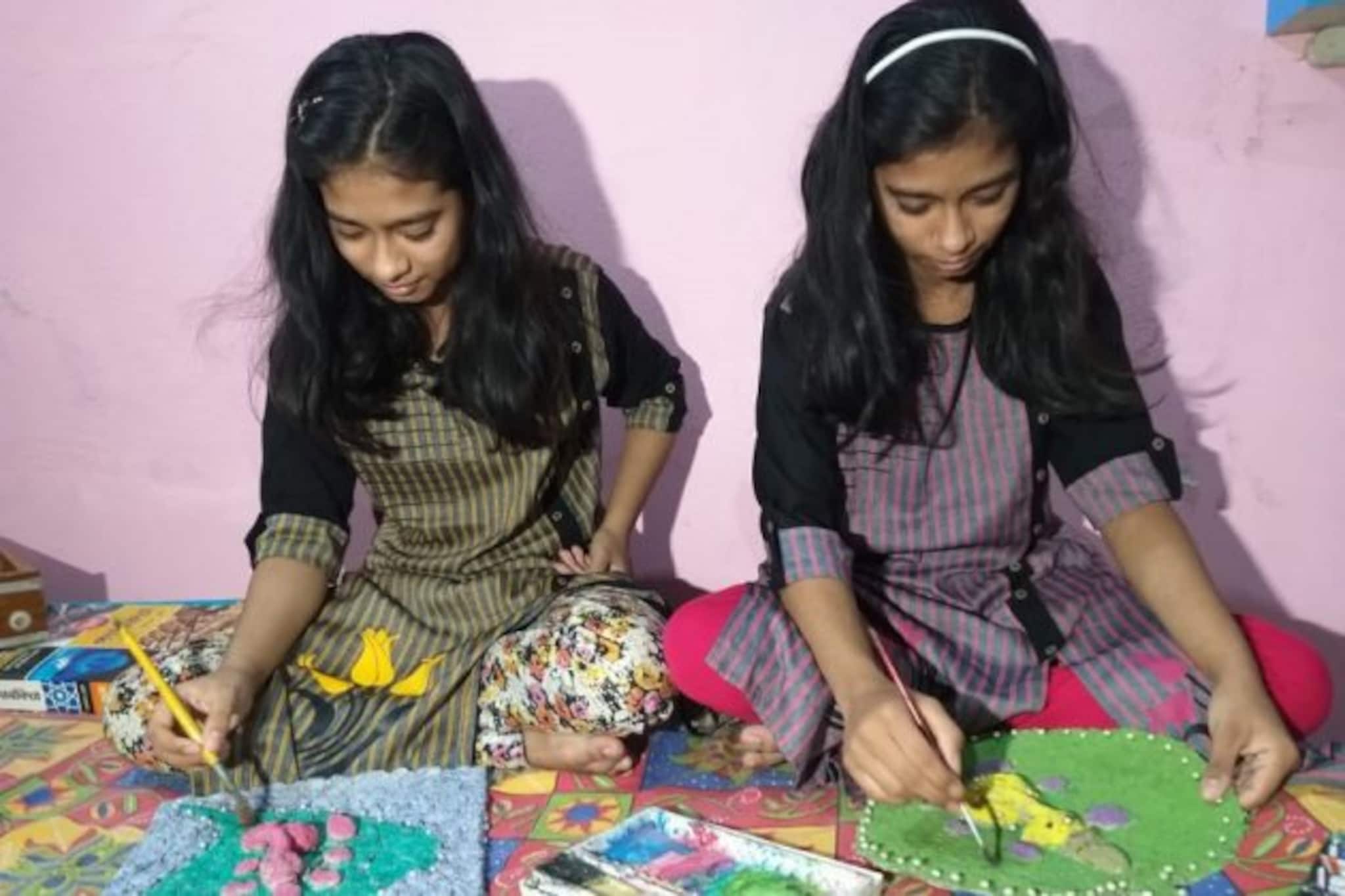 যমজ বোন প্রাপ্তি ও প্রাচী!‌ সবাইকে অবাক করে মাধ্যমিকে পেল সমান নম্বর