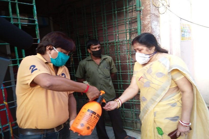 দর্শনার্থীদের মাস্ক পরা বাধ্যতামূলক। বাইরের গেটের সামনে যেমন স্যানিটাইজেশন চ্যানেল থাকছে , মূল গেট পার করেও থাকছে আরও একটি স্যানিটাইজেশন চ্যানেল। দর্শনার্থীদের মাস্ক পরা বাধ্যতামূলক। বাইরের গেটের সামনে যেমন স্যানিটাইজেশন চ্যানেল থাকছে , মূল গেট পার করেও থাকছে আরও একটি স্যানিটাইজেশন চ্যানেল।