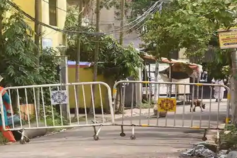 উত্তরে কমছে সংক্রমিত এলাকা। করোনা ভাইরাস আক্রান্তের সংখ্যা ক্রমশ বাড়ছে কলকাতার দক্ষিণ ও সংযুক্ত এলাকায়। কলকাতা পুরসভার নতুন কন্টেইনমেন্ট জোনের তালিকায় উঠে এল সেই তথ্য। তথ্য- বিশ্বজিত সাহা