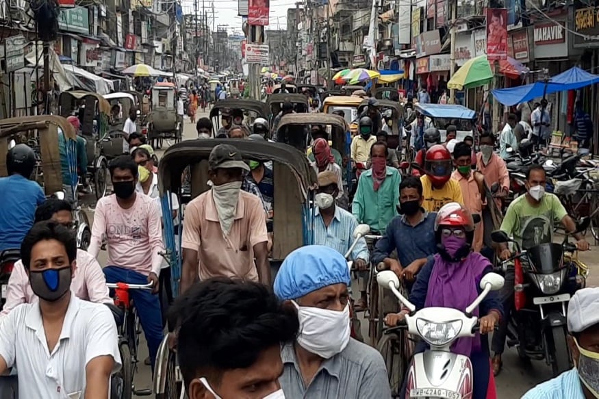আসলে এখনও হাতে আসেনি করোনার ভ্যাকসিন। সংক্রমণ থেকে বাঁচার একমাত্র উপায় সতর্ক থাকা। মাস্ক ব্যবহার করা। কিন্তু, দেশজুড়ে অসচেতনার ছবিটাই ভয়ঙ্কর। উদ্বিগ্ন ICMR-ও। তথ্য-ইরন রায় বর্মন আসলে এখনও হাতে আসেনি করোনার ভ্যাকসিন। সংক্রমণ থেকে বাঁচার একমাত্র উপায় সতর্ক থাকা। মাস্ক ব্যবহার করা। কিন্তু, দেশজুড়ে অসচেতনার ছবিটাই ভয়ঙ্কর। উদ্বিগ্ন ICMR-ও। তথ্য-ইরন রায় বর্মন