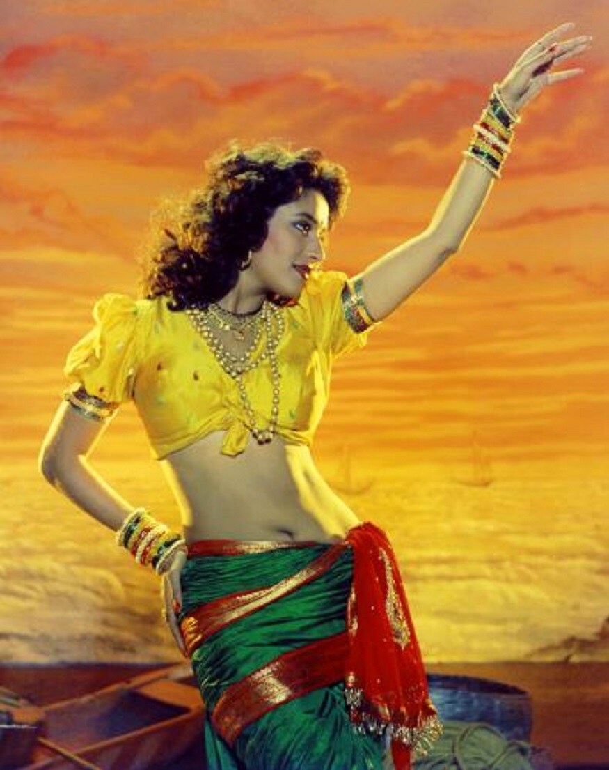 সয়লাব (Sailaab) ছবির হামকো আজ কাল হ্যায় নাচের জন্য সরোজ পেয়েছিলেন ফিল্মফেয়ার অ্যাওয়ার্ড৷ মাধুরীর সরু কোমর কীভাবে করে তুলতে হবে আরও লাস্যময়ী ভালভাবেই জানতেন সরোজ৷ সয়লাব (Sailaab) ছবির হামকো আজ কাল হ্যায় নাচের জন্য সরোজ পেয়েছিলেন ফিল্মফেয়ার অ্যাওয়ার্ড৷ মাধুরীর সরু কোমর কীভাবে করে তুলতে হবে আরও লাস্যময়ী ভালভাবেই জানতেন সরোজ৷