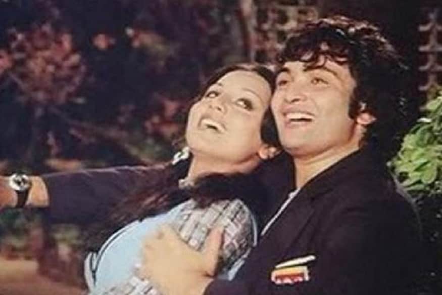 ▪️নীতু জানিয়েছেন যে তাঁকে সব ব্যাপারে অনেক জ্ঞান দিতেন ঋষি! তবে ধীরে ধীরে দু’জনের মনের মিল হয় এবং শুরু হয় খুল্লমখুল্লা প্রেম৷ সেখান থেকেই বিয়ের সিদ্ধান্ত৷ ঋষিকে বিয়ে করে কাপুর পরিবারের বৌমা হন নীতু৷ তখনকার মতো শেষ হয় তাঁর বলিউড জার্নি৷ ▪️নীতু জানিয়েছেন যে তাঁকে সব ব্যাপারে অনেক জ্ঞান দিতেন ঋষি! তবে ধীরে ধীরে দু’জনের মনের মিল হয় এবং শুরু হয় খুল্লমখুল্লা প্রেম৷ সেখান থেকেই বিয়ের সিদ্ধান্ত৷ ঋষিকে বিয়ে করে কাপুর পরিবারের বৌমা হন নীতু৷ তখনকার মতো শেষ হয় তাঁর বলিউড জার্নি৷