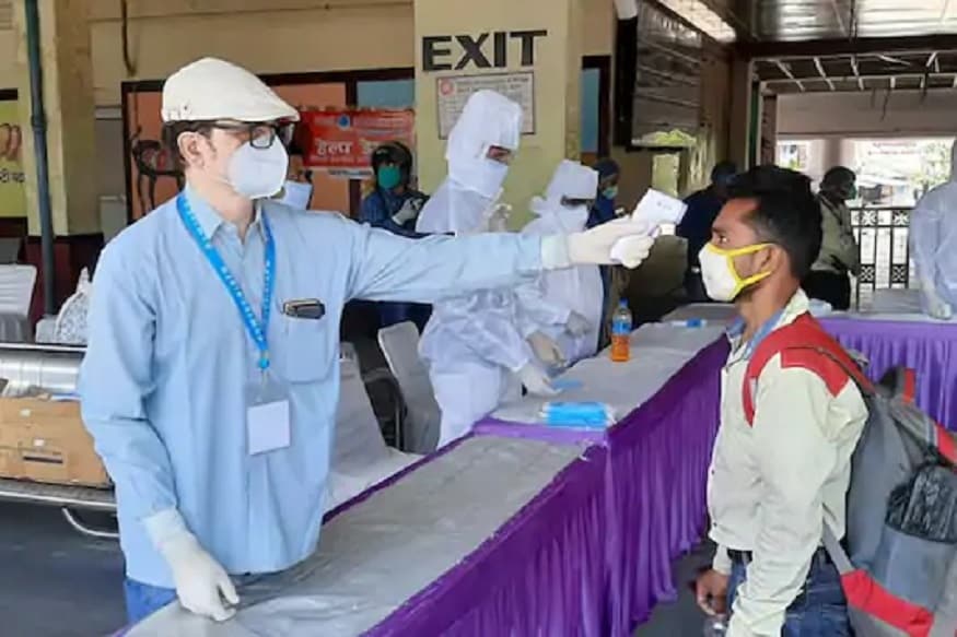 • কিংস কলেজ লন্ডনের পক্ষ থেকে প্রকাশিত Longitudinal evaluation and decline of antibody responses in SARS-CoV-2 (COVID-19) infection', নামে একটি গবেষণাপত্রে দাবি করা হয়েছে, তাঁরা একটি বড় হাসপাতালের একাধিক আক্রান্তের শরীরের নমুনা নিয়ে পরীক্ষা করেছিলেন। (প্রতীকী ছবি) • কিংস কলেজ লন্ডনের পক্ষ থেকে প্রকাশিত Longitudinal evaluation and decline of antibody responses in SARS-CoV-2 (COVID-19) infection', নামে একটি গবেষণাপত্রে দাবি করা হয়েছে, তাঁরা একটি বড় হাসপাতালের একাধিক আক্রান্তের শরীরের নমুনা নিয়ে পরীক্ষা করেছিলেন। (প্রতীকী ছবি)