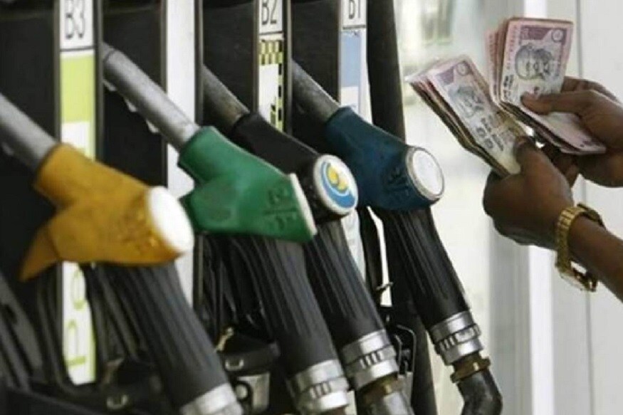 সরকারি তেল সংস্থা HPCL, BPCL, IOC বৃহস্পতিবার তেলের দামে কোনও বদল করেনি ৷ রাজধানী দিল্লিতে এদিন পেট্রোলের দাম লিটার প্রতি ৮০.৪৩ টাকা ৷ ডিজেলের দাম ৮০.৭৮ টাকা প্রতি লিটারে ৷ সরকারি তেল সংস্থা HPCL, BPCL, IOC বৃহস্পতিবার তেলের দামে কোনও বদল করেনি ৷ রাজধানী দিল্লিতে এদিন পেট্রোলের দাম লিটার প্রতি ৮০.৪৩ টাকা ৷ ডিজেলের দাম ৮০.৭৮ টাকা প্রতি লিটারে ৷
