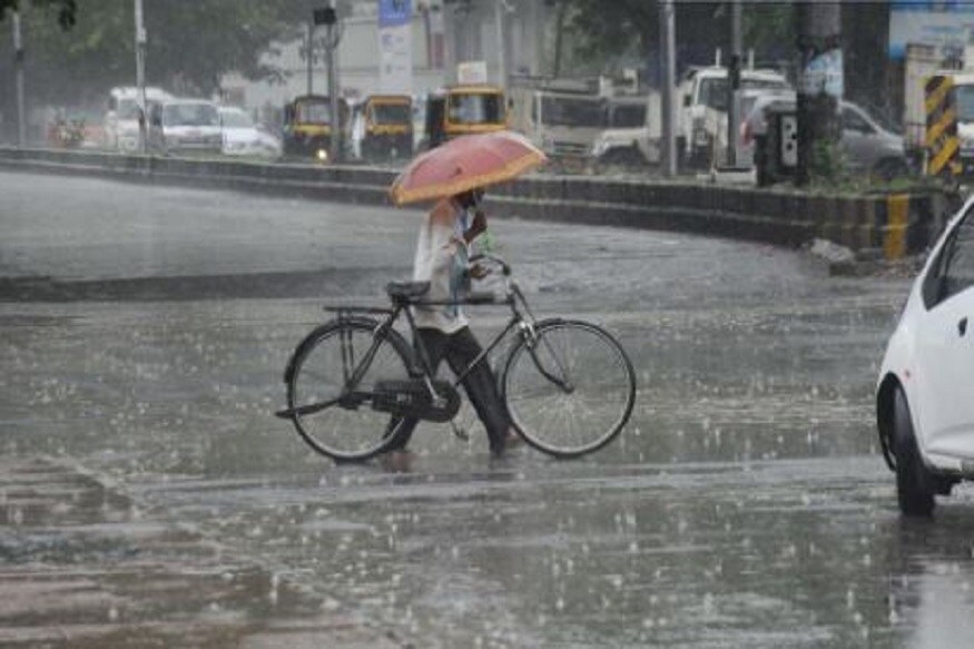 উত্তরবঙ্গের সব জেলাতে আগামী ২৪ ঘণ্টায় ভারী বৃষ্টি। প্রবল বৃষ্টি হবে আলিপুরদুয়ার, কোচবিহার, জলপাইগুড়ি-সহ ওপরের জেলাগুলিতে। আলিপুরদুয়ার, কোচবিহারে ভারী বৃষ্টি অব্যাহত থাকবে। মঙ্গল ও বুধবার বৃষ্টি কিছুটা কমলেও সপ্তাহান্তে আবারও অতি ভারী বৃষ্টির সম্ভাবনা উত্তরবঙ্গে। উত্তরবঙ্গের সব জেলাতে আগামী ২৪ ঘণ্টায় ভারী বৃষ্টি। প্রবল বৃষ্টি হবে আলিপুরদুয়ার, কোচবিহার, জলপাইগুড়ি-সহ ওপরের জেলাগুলিতে। আলিপুরদুয়ার, কোচবিহারে ভারী বৃষ্টি অব্যাহত থাকবে। মঙ্গল ও বুধবার বৃষ্টি কিছুটা কমলেও সপ্তাহান্তে আবারও অতি ভারী বৃষ্টির সম্ভাবনা উত্তরবঙ্গে।