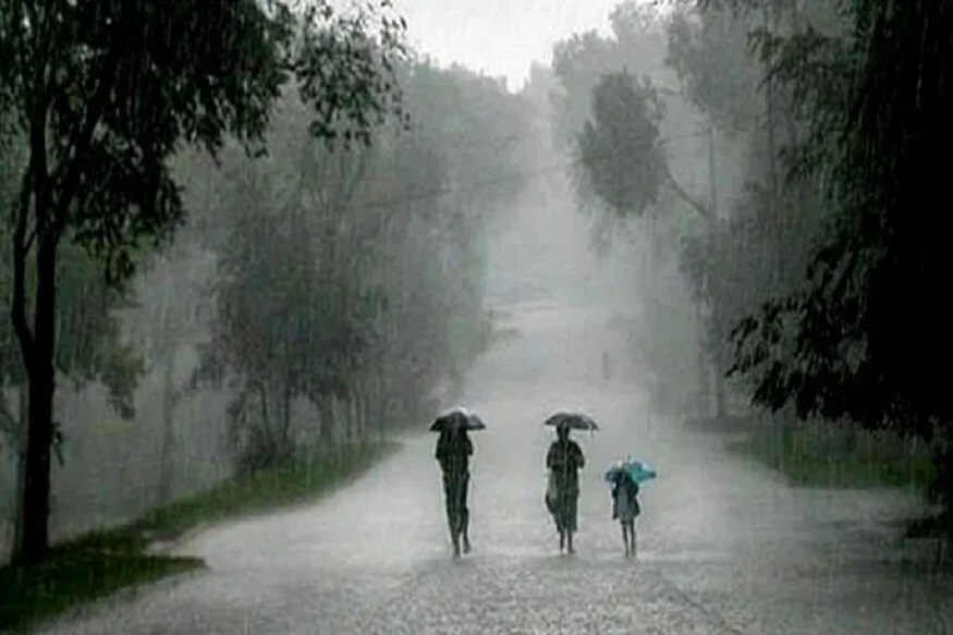 ফের একটানা অতিভারী বৃষ্টি উত্তরবঙ্গে। প্রবল বৃষ্টি হবে আসাম মেঘালয়ে। বুধবার পর্যন্ত প্রবল বৃষ্টির সর্তকতা উত্তরবঙ্গে। ২০০ মিলিমিটারের বেশি বৃষ্টি হওয়ার আশঙ্কা। পাহাড়ি এলাকায় ধ্বস আর নিচু এলাকায় প্লাবনের সম্ভাবনা। রবি ও সোমবার দক্ষিণবঙ্গেও বজ্রবিদ্যুৎ-সহ বিক্ষিপ্ত ভারী বৃষ্টির সম্ভাবনা। ফের একটানা অতিভারী বৃষ্টি উত্তরবঙ্গে। প্রবল বৃষ্টি হবে আসাম মেঘালয়ে। বুধবার পর্যন্ত প্রবল বৃষ্টির সর্তকতা উত্তরবঙ্গে। ২০০ মিলিমিটারের বেশি বৃষ্টি হওয়ার আশঙ্কা। পাহাড়ি এলাকায় ধ্বস আর নিচু এলাকায় প্লাবনের সম্ভাবনা। রবি ও সোমবার দক্ষিণবঙ্গেও বজ্রবিদ্যুৎ-সহ বিক্ষিপ্ত ভারী বৃষ্টির সম্ভাবনা।