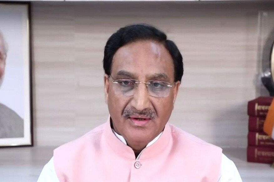 বদলে গেল কেন্দ্রীয় মানব সম্পদ উন্নয়ন মন্ত্রকের (Human Resource Development Ministry) নাম ৷ এবার থেকে কেন্দ্রীয় সরকারের এই দফতর শিক্ষামন্ত্রক হিসেবে পরিচিত হতে চলেছে ৷ মোদি জমানায় নাম বদল এই প্রথম নয়, বাজেটের খসড়াপত্রের ব্রিফকেস থেকে একের পর এক স্টেশনের নাম সবই বদলে গিয়েছে বিজেপি আমলে ৷ বদলে গেল কেন্দ্রীয় মানব সম্পদ উন্নয়ন মন্ত্রকের (Human Resource Development Ministry) নাম ৷ এবার থেকে কেন্দ্রীয় সরকারের এই দফতর শিক্ষামন্ত্রক হিসেবে পরিচিত হতে চলেছে ৷ মোদি জমানায় নাম বদল এই প্রথম নয়, বাজেটের খসড়াপত্রের ব্রিফকেস থেকে একের পর এক স্টেশনের নাম সবই বদলে গিয়েছে বিজেপি আমলে ৷