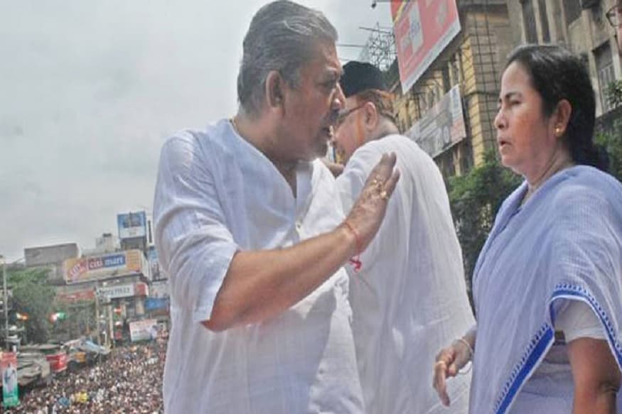 বৃহস্পতিবার সকালে ৯টা নাগাদ দক্ষিণ কলকাতার নার্সিংহোম থেকে তাঁর দেহ নিয়ে যাওয়া হয় প্রদেশ কংগ্রেস কার্যালয়ে৷ সেখানে ১২টা পর্যন্ত দেহ রাখা হবে৷ শ্রদ্ধাজ্ঞাপন করবেন কংগ্রেস নেতা, কর্মীরা৷ তারপর ১২টায় দেহ নিয়ে যাওয়া হবে বিধানসভা ভবনে৷ সেখানে শ্রদ্ধাজ্ঞাপনের পরে সোমেন মিত্রের দেহ নিয়ে যাওয়া হবে তাঁর বাড়ি ৩ নম্বর লোয়ার রডন স্ট্রিটে৷ সেখান থেকে নিয়ে যাওয়া হবে আদিবাড়ি ৪৫ নম্বর আমহার্স্ট স্ট্রিটে৷ বিকেলে নিমতলা মহাশ্মশানে সোমেন মিত্রের শেষকৃত্য সম্পন্ন হবে৷ বৃহস্পতিবার সকালে ৯টা নাগাদ দক্ষিণ কলকাতার নার্সিংহোম থেকে তাঁর দেহ নিয়ে যাওয়া হয় প্রদেশ কংগ্রেস কার্যালয়ে৷ সেখানে ১২টা পর্যন্ত দেহ রাখা হবে৷ শ্রদ্ধাজ্ঞাপন করবেন কংগ্রেস নেতা, কর্মীরা৷ তারপর ১২টায় দেহ নিয়ে যাওয়া হবে বিধানসভা ভবনে৷ সেখানে শ্রদ্ধাজ্ঞাপনের পরে সোমেন মিত্রের দেহ নিয়ে যাওয়া হবে তাঁর বাড়ি ৩ নম্বর লোয়ার রডন স্ট্রিটে৷ সেখান থেকে নিয়ে যাওয়া হবে আদিবাড়ি ৪৫ নম্বর আমহার্স্ট স্ট্রিটে৷ বিকেলে নিমতলা মহাশ্মশানে সোমেন মিত্রের শেষকৃত্য সম্পন্ন হবে৷
