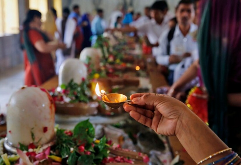 • দুধ মন্ত্র- ওঁ হৌ ঈশানায় নমঃ ৷ দধি মন্ত্র- ওঁ জৌং অঘোরায় নমঃ ৷