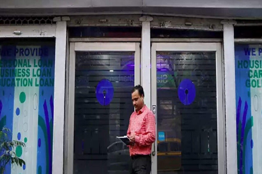 এসবিআই স্মল অ্যাকাউন্ট হোল্ডারদের বেসিক Rupay এটিএম/ডেবিট কার্ড বিনামূল্যে দিয়ে থাকে ৷ সেভিংস অ্যাকাউন্টের মতো ডিপোজিট, ব্যাঙ্ক বা এটিএম থেকে ক্যাশ উইথড্রয়েল, ইন্টারনেট ব্যাঙ্কিং, ফান্ড ট্রান্সফার, কেন্দ্র বা রাজ্য সরকারের তরফে দেওয়া চেক ডিপোজিট করার সুবিধা পাবেন অ্যাকাউন্ট হোল্ডাররা ৷ এই সমস্ত পরিষেবা গ্রাহকদের বিনামূল্যে দেওয়া হবে ৷ অ্যাকাউন্ট বন্ধ করলে দিতে হবে না কোনও চার্জ ৷ এসবিআই স্মল অ্যাকাউন্ট হোল্ডারদের বেসিক Rupay এটিএম/ডেবিট কার্ড বিনামূল্যে দিয়ে থাকে ৷ সেভিংস অ্যাকাউন্টের মতো ডিপোজিট, ব্যাঙ্ক বা এটিএম থেকে ক্যাশ উইথড্রয়েল, ইন্টারনেট ব্যাঙ্কিং, ফান্ড ট্রান্সফার, কেন্দ্র বা রাজ্য সরকারের তরফে দেওয়া চেক ডিপোজিট করার সুবিধা পাবেন অ্যাকাউন্ট হোল্ডাররা ৷ এই সমস্ত পরিষেবা গ্রাহকদের বিনামূল্যে দেওয়া হবে ৷ অ্যাকাউন্ট বন্ধ করলে দিতে হবে না কোনও চার্জ ৷
