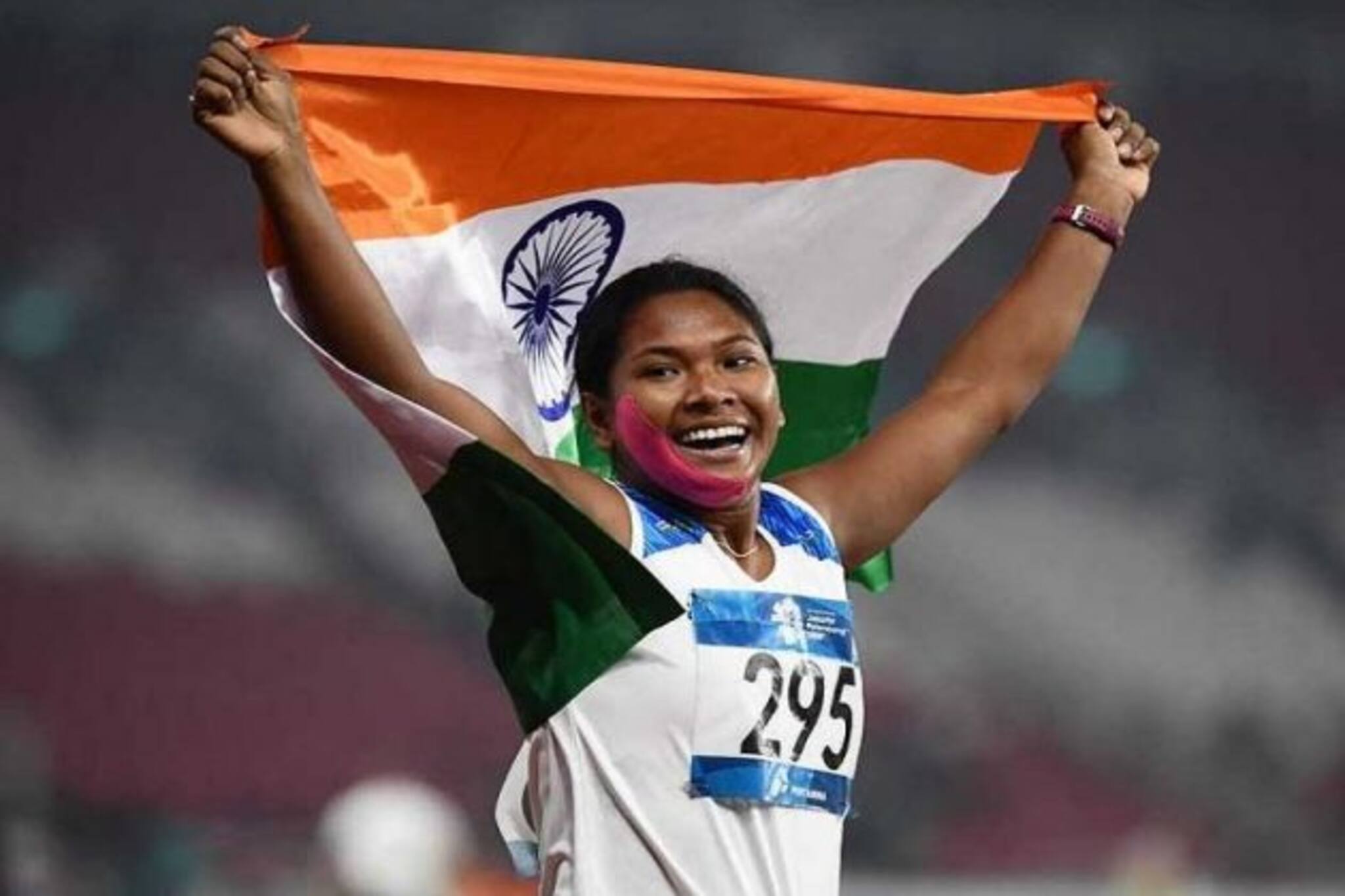 সোনাজয়ী অ্যাথলিট স্বপ্না বর্মনের বাড়িতে মজুদ বেআইনি কাঠ, দেখুন