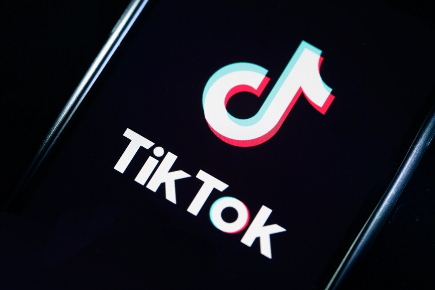 চিনা ভিডিও-মেকিং অ্যাপ TikTok ভারতে নিষিদ্ধ৷ নিষেধাজ্ঞার খাঁড়া ঝুলছে মার্কিন যুক্তরাষ্ট্রেও৷ এ হেন পরিস্থিতিতে আমেরিকায় টিকে থাকতে মরিয়া টিকটক৷ মার্কিন যুক্তরাষ্ট্রে সবচেয়ে জনপ্রিয় এই ভিডিও অ্যাপ এবার নিষেধাজ্ঞা থেকে বাঁচতে মোক্ষম প্রস্তাব দিল ট্রাম্প প্রশাসনকে৷ চিনা ভিডিও-মেকিং অ্যাপ TikTok ভারতে নিষিদ্ধ৷ নিষেধাজ্ঞার খাঁড়া ঝুলছে মার্কিন যুক্তরাষ্ট্রেও৷ এ হেন পরিস্থিতিতে আমেরিকায় টিকে থাকতে মরিয়া টিকটক৷ মার্কিন যুক্তরাষ্ট্রে সবচেয়ে জনপ্রিয় এই ভিডিও অ্যাপ এবার নিষেধাজ্ঞা থেকে বাঁচতে মোক্ষম প্রস্তাব দিল ট্রাম্প প্রশাসনকে৷