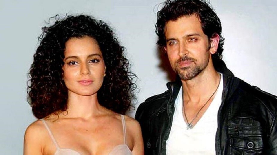 কঙ্গনা জানান, আজও সেই দিনটা তিনি ভোলেননি যেদিন পরিচালক হোমি আদাজানিয়া তাঁকে স্ক্রিপ্ট শোনানোর জন্য অফিসে ডেকে পাঠান। বাড়ি থেকে সবে বেরতে যাচ্ছেন কঙ্গনা, ঠিক তখনই তাঁর হাতে পৌঁছয় হৃতিকের পাঠানো আইনি নোটিশ। কঙ্গনা জানান, আজও সেই দিনটা তিনি ভোলেননি যেদিন পরিচালক হোমি আদাজানিয়া তাঁকে স্ক্রিপ্ট শোনানোর জন্য অফিসে ডেকে পাঠান। বাড়ি থেকে সবে বেরতে যাচ্ছেন কঙ্গনা, ঠিক তখনই তাঁর হাতে পৌঁছয় হৃতিকের পাঠানো আইনি নোটিশ।