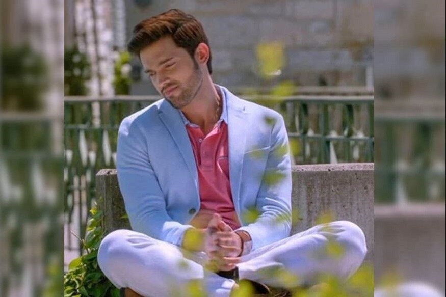 তীব্র গতিতে করোনা ভাইরাসের সংক্রমণের কারণে সর্বত্র দিশেহারা মানুষ ৷ এবার বলিউডেও মারণ করোনার থাবায় দিশেহারা অবস্থা ৷ অভিনেতা পার্থ সমথান করোনা আক্রান্ত ৷ তিনি কসৌটি জিন্দেগি -র প্রধান চরিত্র ৷ তিনি নিজেই সোশ্যাল হ্যান্ডেল নিজের করোনা আক্রান্ত হওয়ার খবর শেয়ার করেছেন ৷ তিনি করোনা আক্রান্ত হয়ে পড়ায় আপাতত বন্ধ হয়ে গেছে এই সিরিয়ালের শ্যুটিং ৷ তীব্র গতিতে করোনা ভাইরাসের সংক্রমণের কারণে সর্বত্র দিশেহারা মানুষ ৷ এবার বলিউডেও মারণ করোনার থাবায় দিশেহারা অবস্থা ৷ অভিনেতা পার্থ সমথান করোনা আক্রান্ত ৷ তিনি কসৌটি জিন্দেগি -র প্রধান চরিত্র ৷ তিনি নিজেই সোশ্যাল হ্যান্ডেল নিজের করোনা আক্রান্ত হওয়ার খবর শেয়ার করেছেন ৷ তিনি করোনা আক্রান্ত হয়ে পড়ায় আপাতত বন্ধ হয়ে গেছে এই সিরিয়ালের শ্যুটিং ৷