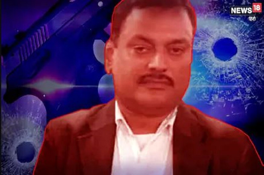 এ বিষয়ে বিদ্যুৎ দফতরের এসডিও-এর সঙ্গে যোগাযোগ করা হলে তিনি স্বীকার করে নেন, বিকাশ দুবের বাড়িতে এক কিলোওয়াটেরই বিদ্যুৎ সংযোগ নেওয়া ছিল৷ বিপুল পরিমাণ বিদ্যুৎ ব্যবহার করলেও কেন লোড বাড়ানো হয়নি, সেই প্রশ্নের উত্তর দিতে পারেননি ওই আধিকারিক৷ Photo- News 18 creative এ বিষয়ে বিদ্যুৎ দফতরের এসডিও-এর সঙ্গে যোগাযোগ করা হলে তিনি স্বীকার করে নেন, বিকাশ দুবের বাড়িতে এক কিলোওয়াটেরই বিদ্যুৎ সংযোগ নেওয়া ছিল৷ বিপুল পরিমাণ বিদ্যুৎ ব্যবহার করলেও কেন লোড বাড়ানো হয়নি, সেই প্রশ্নের উত্তর দিতে পারেননি ওই আধিকারিক৷ Photo- News 18 creative