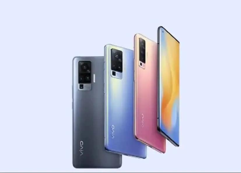 5G কানেকশনের সঙ্গে দেশের বাজারে হাজির Vivo X50 Pro। ফোনে থাকছে ৬.৫৬ ইঞ্চি ফুল HD+ 3D কার্ভড আলট্রা O AMOLED ডিসপ্লে। রয়েছে Qualcomm Snapdragon 765G SoC। ফোনের ব্যাটারি ব্যাকআপও মন্দ নয়। ৪,৩১৫ mAh ব্যাটারি থাকছে। রয়েছে ফিঙ্গারপ্রিন্ট সেন্সরের ব্যবস্থাও। দেশে ৮GB RAM + ২৫৬GB স্টোরেজ অপশনে এই  Vivo X50 Pro ফোনের দাম ৪৯,৯৯০ টাকা।