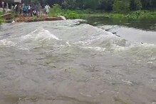 জলের তোড়ে ভেঙ্গে গেল মহারাজাহাট এলাকার নির্মিয়মান সেতুর বিকল্প রাস্তা জলের তোড়ে ভেঙ্গে গেল মহারাজাহাট এলাকার নির্মিয়মান সেতুর বিকল্প রাস্তা