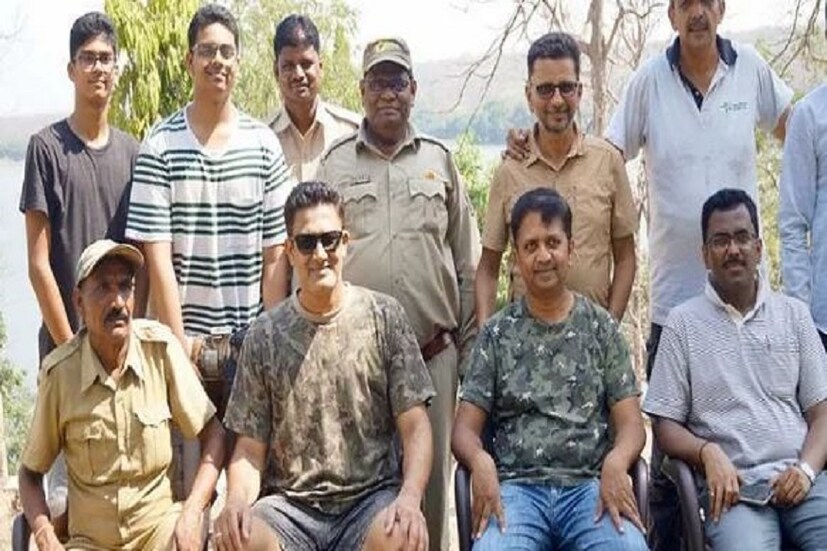 ময়াসের বাবা অনিল কুম্বলে বিশ্ব ক্রিকেটের এক বড় নাম ৷ তবুও অনিল কুম্বলে জীবজন্তুদের প্রতি এক আলাদা আকর্ষণ অনুভব করেন ৷ অনেক ছোট বয়সে এমন সমস্ত ছবি তুলেছেন যা দেখে ভাবা যায়না ৷