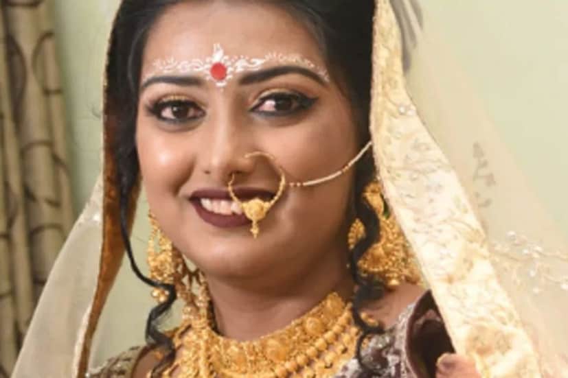 মোরাদাবাদী ব্যাঙ্কোয়েট হলে বসেছিল মেগা বিয়ের আসর ৷ বিয়েতে কন্যাদান করার কথা ছিল ঝাড়খন্ডের মুখ্যমন্ত্রী অর্জুন মুন্ডার ৷ কিন্তু তিনি দিল্লি থেকে রাঁচিতে ফিরতে পারেননি ৷ তবে নবদম্পতিকে আশীর্বাদ পাঠিয়েছেন তিনি ৷ 