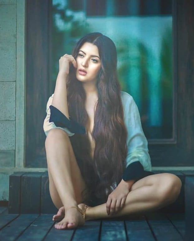 ইদ-উল-আদাহর ত্যাগের উৎসবে সামিল গোটা বিশ্বের মুসলিম সম্প্রদায়ের মানুষ ৷ যদিও এ বছর করোনার জন্য কোথাও সেভাবে জমায়েত করা সম্ভব হচ্ছে না ৷ অনেক সতর্কতার সঙ্গেই ইদ পালন করা হচ্ছে ৷ Photo Courtesy: Pori Moni/Facebook Page ইদ-উল-আদাহর ত্যাগের উৎসবে সামিল গোটা বিশ্বের মুসলিম সম্প্রদায়ের মানুষ ৷ যদিও এ বছর করোনার জন্য কোথাও সেভাবে জমায়েত করা সম্ভব হচ্ছে না ৷ অনেক সতর্কতার সঙ্গেই ইদ পালন করা হচ্ছে ৷ Photo Courtesy: Pori Moni/Facebook Page