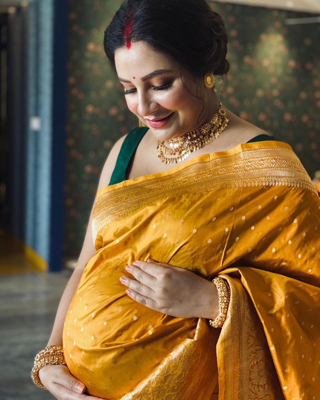 • শুভশ্রীর সাধ ভক্ষণের অনুষ্ঠানও হয়ে গিয়েছে ইতিমধ্যেই । বাড়িতেই কোয়ালিটি টাইম কাটাচ্ছেন অভিনেত্রী । প্রেগন্যান্সি পর্বের অনেক ছবিও পোস্ট করছেন । আর অপেক্ষা করছেন নতুন সদস্যকে তাঁদের জীবনে স্বাগত জানানোর । • শুভশ্রীর সাধ ভক্ষণের অনুষ্ঠানও হয়ে গিয়েছে ইতিমধ্যেই । বাড়িতেই কোয়ালিটি টাইম কাটাচ্ছেন অভিনেত্রী । প্রেগন্যান্সি পর্বের অনেক ছবিও পোস্ট করছেন । আর অপেক্ষা করছেন নতুন সদস্যকে তাঁদের জীবনে স্বাগত জানানোর ।