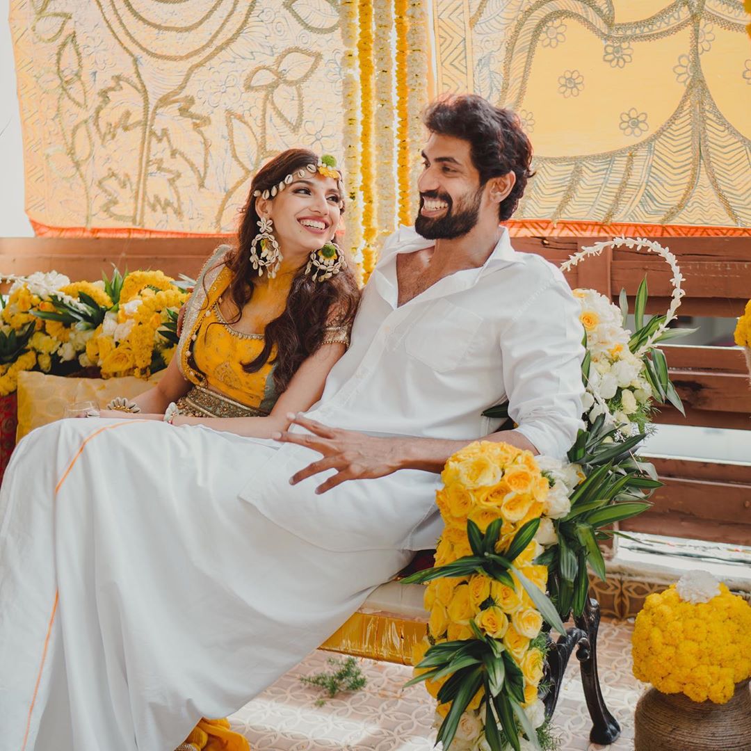 • মিহিকাকে লকডাউনের মধ্যেই প্রোপজ করেছিলেন রানা । হ্যাঁ বলে দেন তিনিও । তাই চার হাত এক করতে দেরি করেননি রানা ডগ্গুবতী । ছবি: ইনস্টাগ্রাম । • মিহিকাকে লকডাউনের মধ্যেই প্রোপজ করেছিলেন রানা । হ্যাঁ বলে দেন তিনিও । তাই চার হাত এক করতে দেরি করেননি রানা ডগ্গুবতী । ছবি: ইনস্টাগ্রাম ।