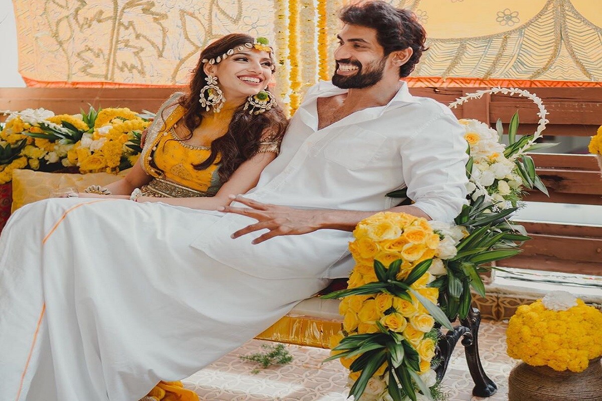 • এই লকডাউনে সকলেই গৃহবন্দি। বন্ধ দোকানপাট, শপিংমল, অফিস-কাছারি, এমনকী ফিল্ম ইন্ডাস্ট্রিও। ঘরে বসে বোর হচ্ছেন তারকারা। নিজের পছন্দের কাজ করছেন কেউ। কেউ আবার এই ক’দিনে নিজের অপূর্ণ শখগুলো মিটিয়ে নিচ্ছেন প্রাণ ভরে। তেমনই করলেন ‘বাহুবলীর খলনায়কও। ছবি: ইনস্টাগ্রাম । • এই লকডাউনে সকলেই গৃহবন্দি। বন্ধ দোকানপাট, শপিংমল, অফিস-কাছারি, এমনকী ফিল্ম ইন্ডাস্ট্রিও। ঘরে বসে বোর হচ্ছেন তারকারা। নিজের পছন্দের কাজ করছেন কেউ। কেউ আবার এই ক’দিনে নিজের অপূর্ণ শখগুলো মিটিয়ে নিচ্ছেন প্রাণ ভরে। তেমনই করলেন ‘বাহুবলীর খলনায়কও। ছবি: ইনস্টাগ্রাম ।