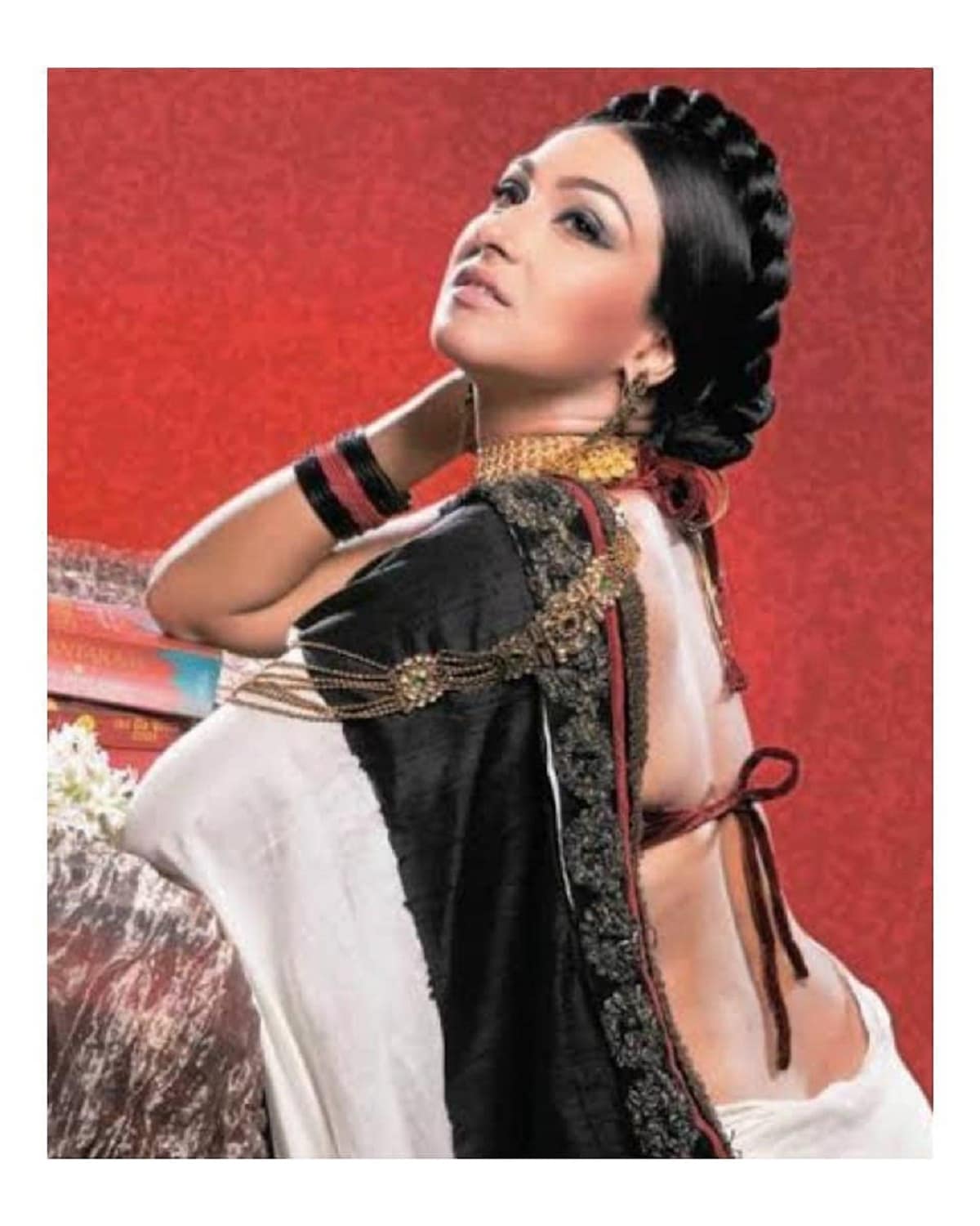 ঋতুপর্ণা বাংলা ছবিতে এক অনন্য স্থান অধিকার করে আছেন। তিনি বলিউডেও কাজ করেছেন। photo source Instagram ঋতুপর্ণা বাংলা ছবিতে এক অনন্য স্থান অধিকার করে আছেন। তিনি বলিউডেও কাজ করেছেন। photo source Instagram