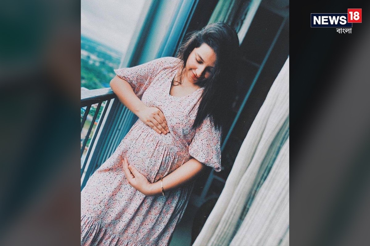 *আর মাত্র কয়েকটা দিন। সেপ্টেম্বরেই ভূমিষ্ট হতে চলেছে রাজ-শুভশ্রীর প্রথম সন্তান। আপাতত অপেক্ষার প্রহর গুনছেন হবু বাবা-মা। নতুন অতিথির জন্য মম টু বি প্রচন্ড উৎকন্ঠায়। ছবিঃ ইনস্টাগ্রাম। *আর মাত্র কয়েকটা দিন। সেপ্টেম্বরেই ভূমিষ্ট হতে চলেছে রাজ-শুভশ্রীর প্রথম সন্তান। আপাতত অপেক্ষার প্রহর গুনছেন হবু বাবা-মা। নতুন অতিথির জন্য মম টু বি প্রচন্ড উৎকন্ঠায়। ছবিঃ ইনস্টাগ্রাম।