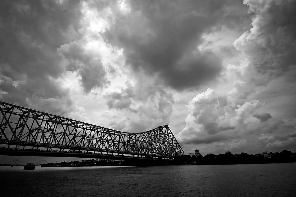 • তবে আজও কলকাতায় সহ কিছু জেলায় বৃষ্টির পূর্বাভাস রয়েছে । বজ্রবিদ্যুৎ-সহ হালকা বৃষ্টির পূর্বাভাস রয়েছে দক্ষিণবঙ্গে। • তবে আজও কলকাতায় সহ কিছু জেলায় বৃষ্টির পূর্বাভাস রয়েছে । বজ্রবিদ্যুৎ-সহ হালকা বৃষ্টির পূর্বাভাস রয়েছে দক্ষিণবঙ্গে।