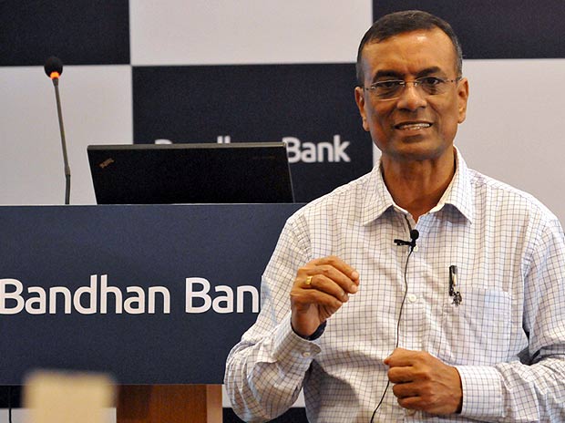 বন্ধন ব্যাঙ্কের চিফ এক্সিকিউটিভ অফিসার এবং ম্যানেজিং ডিরেক্টর চন্দ্রশেখর ঘোষ বলেন, “গত পাঁচ বছরে বন্ধন ব্যাঙ্ক লক্ষ লক্ষ মানুষ ও ক্ষুদ্র উদ্যোগকে ব্যাঙ্কিং ব্যবস্থার মূলস্রোতে আনতে সফল হয়েছে। যাঁরা আগে ব্যাঙ্কিং পরিষেবা থেকে বঞ্চিত ছিলেন বা তাঁদের সামনে সেই সুযোগ সেভাবে ছিল না, এর ফলে তাঁদের অর্থনৈতিক স্বাধীনতা এসেছে এবং তাঁরা আগের থেকে অনেক বেশি আত্মবিশ্বাসী হয়েছেন। বন্ধনের সমস্ত গ্রাহককে তাই আমি অন্তর থেকে কৃতজ্ঞতা জানাচ্ছি। তাঁরা শুধু ঋণ নেওয়ার জন্য আমাদের উপর আস্থা রেখেছেন তা নয়, জীবনের সঞ্চয় বিশ্বাস ও ভরসার সঙ্গে আমাদের কাছে রেখেছেন।’’ বন্ধন ব্যাঙ্কের চিফ এক্সিকিউটিভ অফিসার এবং ম্যানেজিং ডিরেক্টর চন্দ্রশেখর ঘোষ বলেন, “গত পাঁচ বছরে বন্ধন ব্যাঙ্ক লক্ষ লক্ষ মানুষ ও ক্ষুদ্র উদ্যোগকে ব্যাঙ্কিং ব্যবস্থার মূলস্রোতে আনতে সফল হয়েছে। যাঁরা আগে ব্যাঙ্কিং পরিষেবা থেকে বঞ্চিত ছিলেন বা তাঁদের সামনে সেই সুযোগ সেভাবে ছিল না, এর ফলে তাঁদের অর্থনৈতিক স্বাধীনতা এসেছে এবং তাঁরা আগের থেকে অনেক বেশি আত্মবিশ্বাসী হয়েছেন। বন্ধনের সমস্ত গ্রাহককে তাই আমি অন্তর থেকে কৃতজ্ঞতা জানাচ্ছি। তাঁরা শুধু ঋণ নেওয়ার জন্য আমাদের উপর আস্থা রেখেছেন তা নয়, জীবনের সঞ্চয় বিশ্বাস ও ভরসার সঙ্গে আমাদের কাছে রেখেছেন।’’