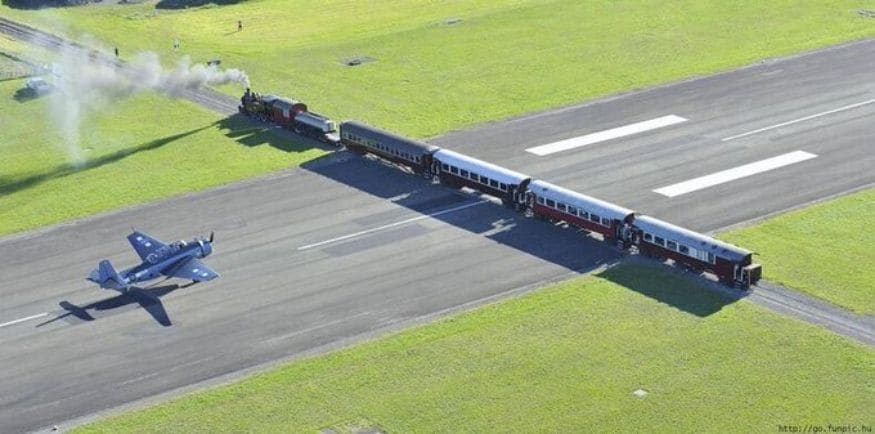 Gisborne Airport, New Zealand: নিউজিল্যান্ডের এই বিমানবন্দরের রানওয়ের উপর দিয়ে আবার রেলের ট্র্যাকও রয়েছে ৷ অর্থাৎ বিমান ওঠা-নামার পাশাপাশি ট্রেনও যায় এখান থেকে ৷ (Image: Instagram) Gisborne Airport, New Zealand: নিউজিল্যান্ডের এই বিমানবন্দরের রানওয়ের উপর দিয়ে আবার রেলের ট্র্যাকও রয়েছে ৷ অর্থাৎ বিমান ওঠা-নামার পাশাপাশি ট্রেনও যায় এখান থেকে ৷ (Image: Instagram)