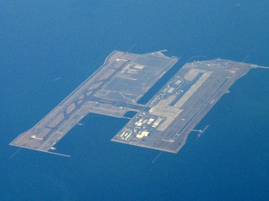 Kansai International Airport, Japan: জাপানের একটি ছোট্ট দ্বীপের মধ্যে তৈরি হয়েছে এই বিমানবন্দর ৷ যখন তখন ভূমিকম্প, ঘূর্ণিঝড় বা ঝড় লেগেই থাকে ৷ এই বিমানবন্দরে বিমান চলাচল তাই অত্যন্ত বিপজ্জনক ৷ (Image: Instagram) Kansai International Airport, Japan: জাপানের একটি ছোট্ট দ্বীপের মধ্যে তৈরি হয়েছে এই বিমানবন্দর ৷ যখন তখন ভূমিকম্প, ঘূর্ণিঝড় বা ঝড় লেগেই থাকে ৷ এই বিমানবন্দরে বিমান চলাচল তাই অত্যন্ত বিপজ্জনক ৷ (Image: Instagram)