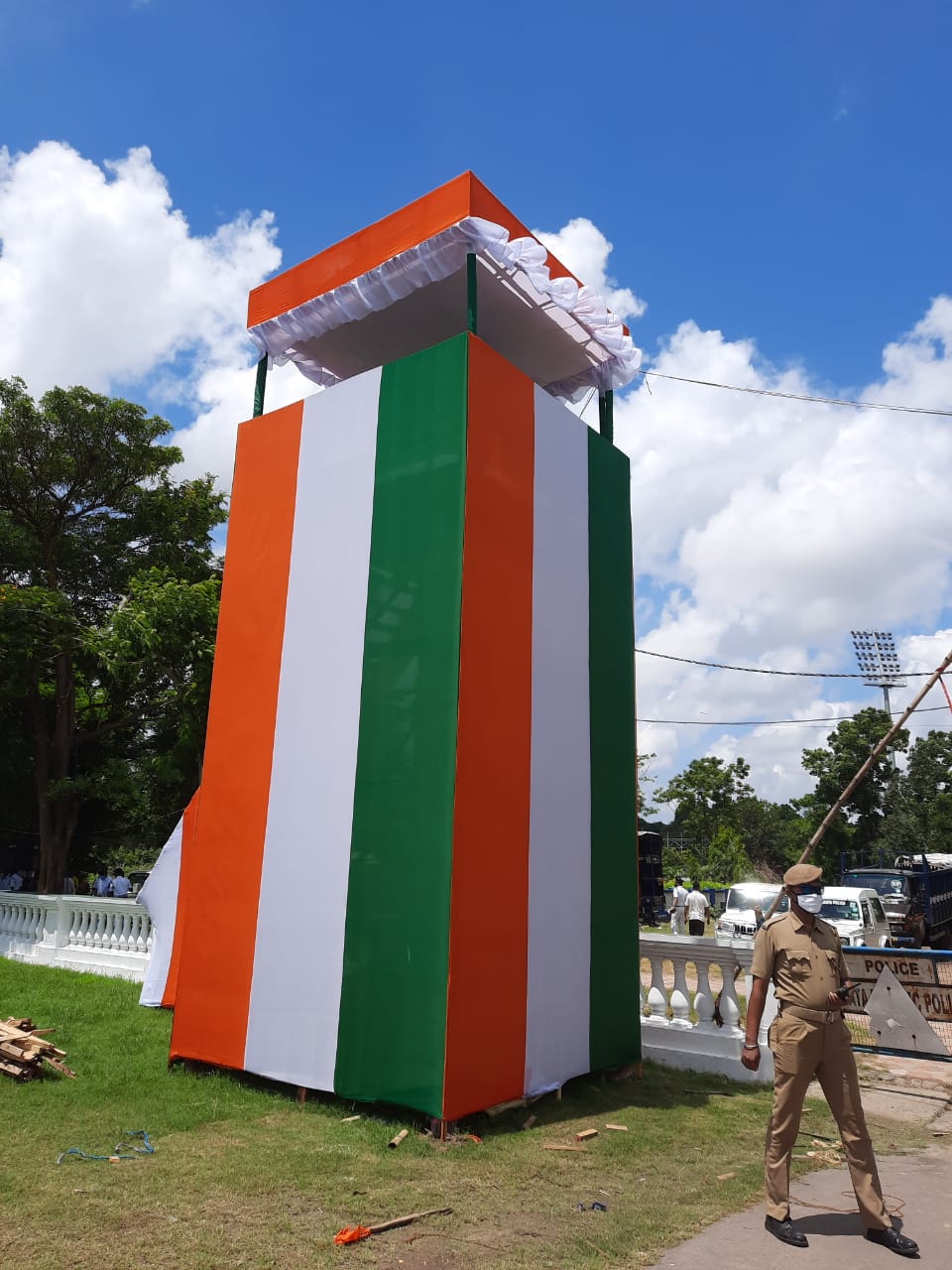 *স্বাধীনতা দিবসে প্রত্যেক বছরের মতোই শহরে কড়া নিরাপত্তার ব্যবস্থা করা হয়েছে। শুধুমাত্র রেড রোডেই থাকছে ৫০টির বেশি সিসিটিভি ক্যামেরা। *স্বাধীনতা দিবসে প্রত্যেক বছরের মতোই শহরে কড়া নিরাপত্তার ব্যবস্থা করা হয়েছে। শুধুমাত্র রেড রোডেই থাকছে ৫০টির বেশি সিসিটিভি ক্যামেরা।