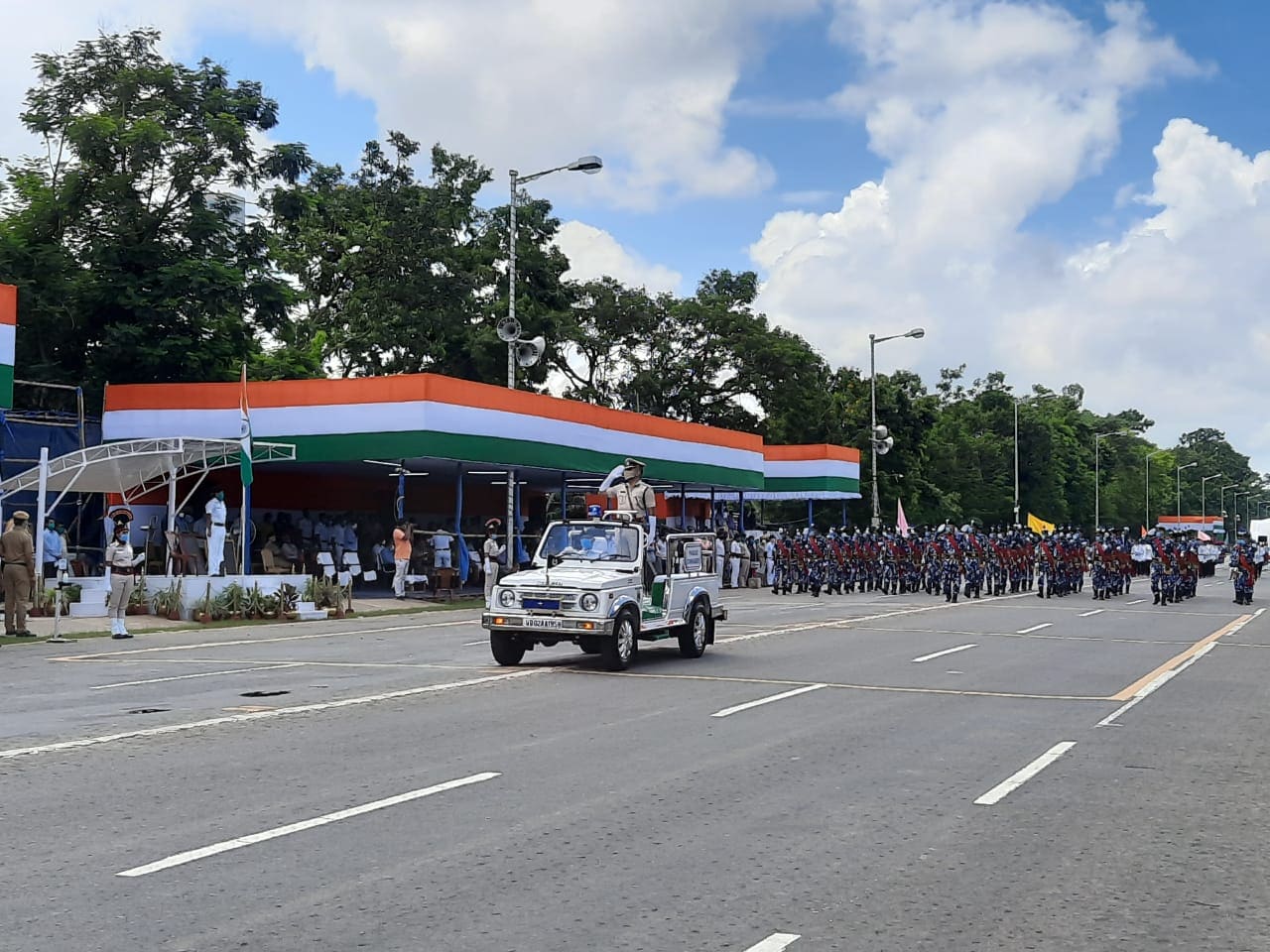 *২০ থেকে ২৫ মিনিটের মধ্যেই অনুষ্ঠান শেষ করার প্রস্তাব দেওয়া হয়েছে রাজ্যের তথ্য ও সংস্কৃতি দফতরকে। তারাই চূড়ান্ত সিদ্ধান্ত নেবে। *২০ থেকে ২৫ মিনিটের মধ্যেই অনুষ্ঠান শেষ করার প্রস্তাব দেওয়া হয়েছে রাজ্যের তথ্য ও সংস্কৃতি দফতরকে। তারাই চূড়ান্ত সিদ্ধান্ত নেবে।