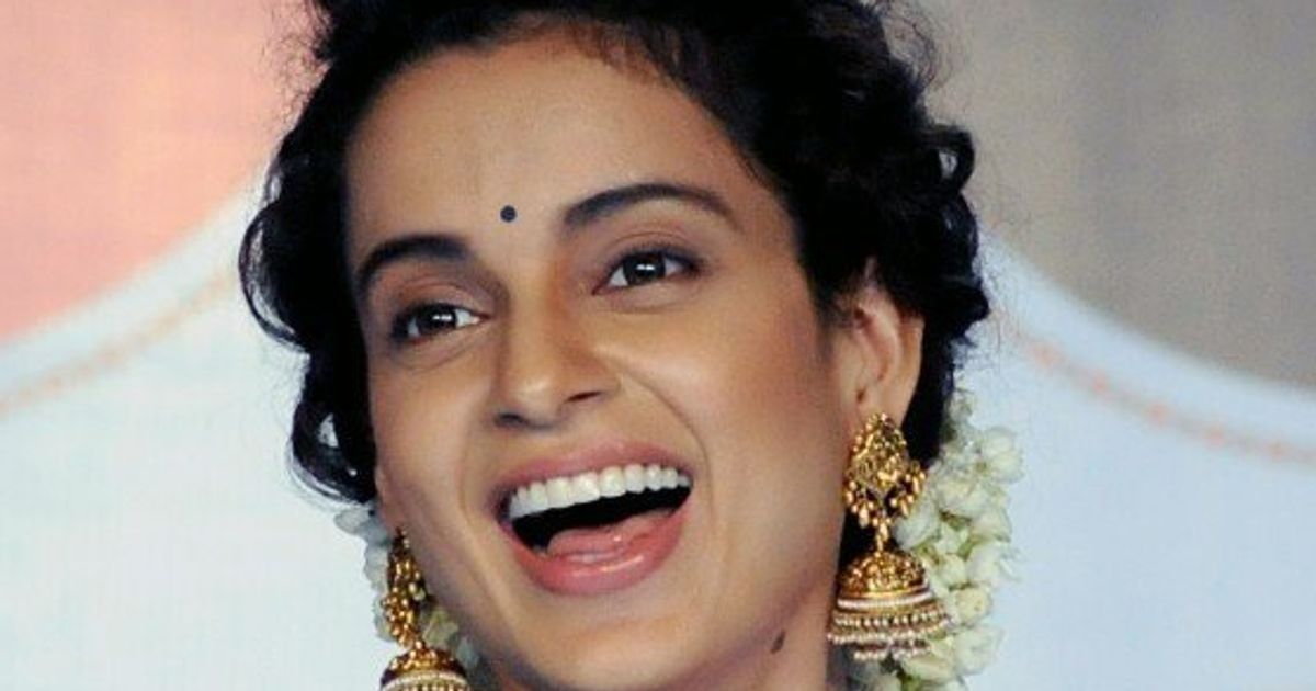 টিম কঙ্গনা রানাওয়াত ট্যুইটর হ্যান্ডেলে কঙ্গনা ট্যুইট করে লিখলেন, ‘আমার বন্ধুদের জানাচ্ছি৷ আমার প্রতিবাদ করাটা অনেকেই ভাল চোখে দেখছেন না ৷ বিশেষ করে মুভি মাফিয়ারা ৷ আমি জানি এখানে আমার সময় শেষ হয়ে এসেছে ৷ যখন তখন আমার ট্যুইটার সাসপেন্ড হতে পারে ৷ তবুও আমি এই সময়টার সুযোগ নেব এবং প্রতিবাদ করে যাব !’ টিম কঙ্গনা রানাওয়াত ট্যুইটর হ্যান্ডেলে কঙ্গনা ট্যুইট করে লিখলেন, ‘আমার বন্ধুদের জানাচ্ছি৷ আমার প্রতিবাদ করাটা অনেকেই ভাল চোখে দেখছেন না ৷ বিশেষ করে মুভি মাফিয়ারা ৷ আমি জানি এখানে আমার সময় শেষ হয়ে এসেছে ৷ যখন তখন আমার ট্যুইটার সাসপেন্ড হতে পারে ৷ তবুও আমি এই সময়টার সুযোগ নেব এবং প্রতিবাদ করে যাব !’