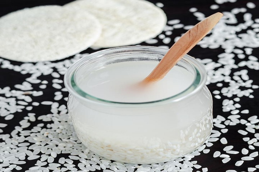 ভাতের মার দিয়ে ত্বক ধুলে ত্বক ঝকঝকে হয়।