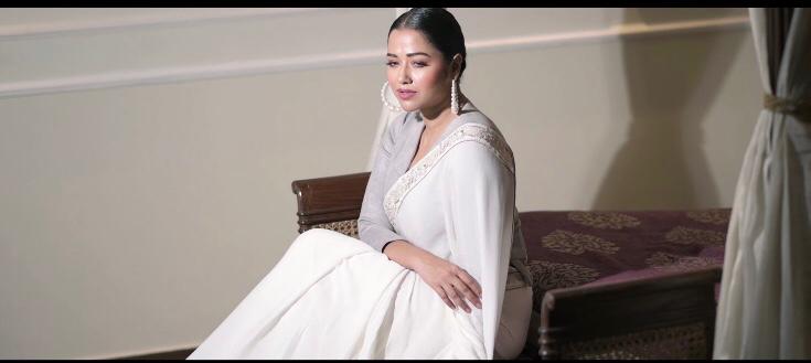 ফটোশ্যুটটা করেছেন ফটোগ্রাফার শিলাদিত্য ও বিপ্রদ্বীপ।সমস্ত বিধি নিষেধ মেনেই এই ফটোশ্যুট করেছেন সোহিনী। ফটোশ্যুটটা করেছেন ফটোগ্রাফার শিলাদিত্য ও বিপ্রদ্বীপ।সমস্ত বিধি নিষেধ মেনেই এই ফটোশ্যুট করেছেন সোহিনী।