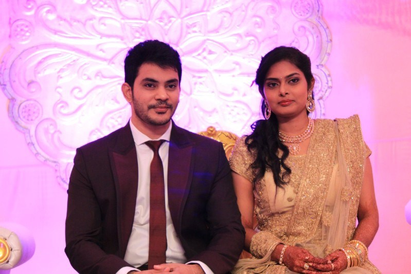 • গর্ভবতী স্ত্রী এই অবস্থায় স্বামীকে হারিয়ে একেবারে ভেঙে পড়েছিলেন । তবে হবু সন্তানের মুখের দিকে তাকিয়ে শক্ত থাকতেই হয় তাঁকে । • গর্ভবতী স্ত্রী এই অবস্থায় স্বামীকে হারিয়ে একেবারে ভেঙে পড়েছিলেন । তবে হবু সন্তানের মুখের দিকে তাকিয়ে শক্ত থাকতেই হয় তাঁকে ।
