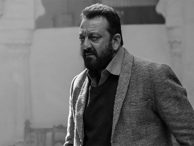• সেখানে গিয়ে কোভিড টেস্ট করালে তা নেগেটিভ আসে। এরপর ফুসফুসের যাবতীয় পরীক্ষা-নিরীক্ষা করে দেখা যায়, সঞ্জুর বাঁ ফুসফুসে বাতাস ঢুকছে না । দেখা যায়, ফুসফুসে জল জমেছে । • সেখানে গিয়ে কোভিড টেস্ট করালে তা নেগেটিভ আসে। এরপর ফুসফুসের যাবতীয় পরীক্ষা-নিরীক্ষা করে দেখা যায়, সঞ্জুর বাঁ ফুসফুসে বাতাস ঢুকছে না । দেখা যায়, ফুসফুসে জল জমেছে ।