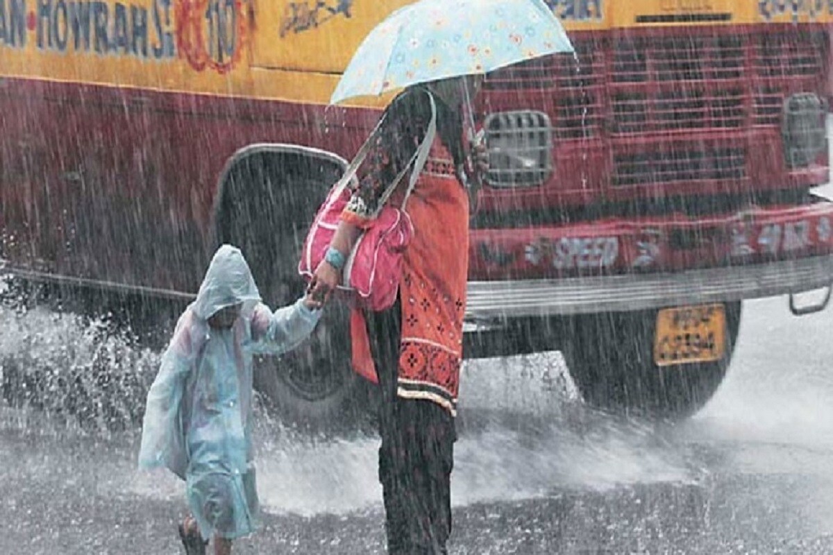 কলকাতায় আংশিক মেঘলা আকাশ। বজ্রবিদ্যুৎ সহ বৃষ্টির সম্ভাবনা রয়েছে। বাতাসে জলীয় বাষ্প বেশি থাকায় আর্দ্রতাজনিত অস্বস্তিও থাকবে। কলকাতায় আংশিক মেঘলা আকাশ। বজ্রবিদ্যুৎ সহ বৃষ্টির সম্ভাবনা রয়েছে। বাতাসে জলীয় বাষ্প বেশি থাকায় আর্দ্রতাজনিত অস্বস্তিও থাকবে।
