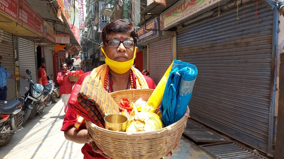 করোনা আবহে ভক্তদের ছাড়াই প্রার্থনায় বসেন মন্দির কমিটির সেবায়েতরা ৷ খুব তাড়াতাড়ি যেন সব ঠিক হয়ে যায় ৷ এবং নতুন জীবন শুরু করতে পারে মানুষ ৷ করোনা মহামারী যেন দ্রুত দূর হয় গোটা বিশ্ব থেকে। করোনা আবহে ভক্তদের ছাড়াই প্রার্থনায় বসেন মন্দির কমিটির সেবায়েতরা ৷ খুব তাড়াতাড়ি যেন সব ঠিক হয়ে যায় ৷ এবং নতুন জীবন শুরু করতে পারে মানুষ ৷ করোনা মহামারী যেন দ্রুত দূর হয় গোটা বিশ্ব থেকে।