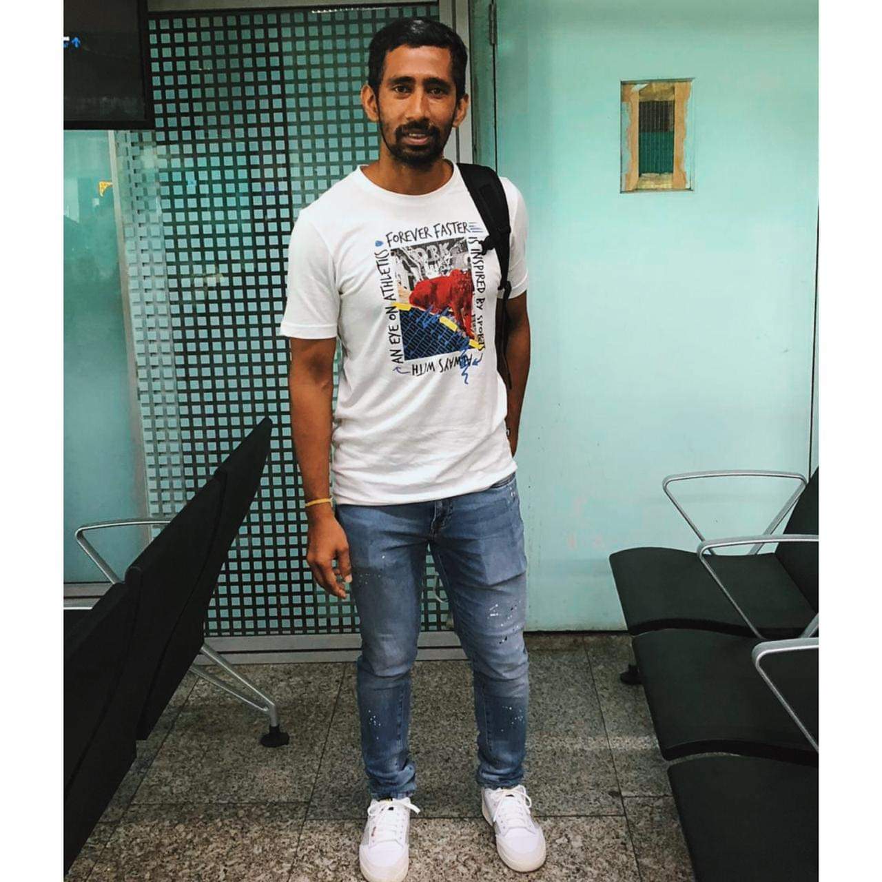 করোনা পরিস্থিতির জেরে দীর্ঘ প্রায় ৫ মাস মাঠে নামতে পারেননি ভারতীয় টেস্ট দলের নির্ভরযোগ্য উইকেটকিপার-ব্যাটসম্যান ঋদ্ধিমান সাহা। করোনা পরিস্থিতির জেরে দীর্ঘ প্রায় ৫ মাস মাঠে নামতে পারেননি ভারতীয় টেস্ট দলের নির্ভরযোগ্য উইকেটকিপার-ব্যাটসম্যান ঋদ্ধিমান সাহা।